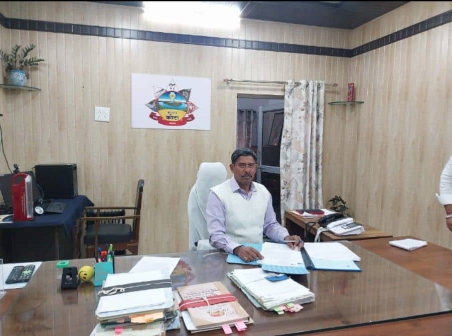 Senior officer assisting district administration operations Senior officer assisting district administration operations