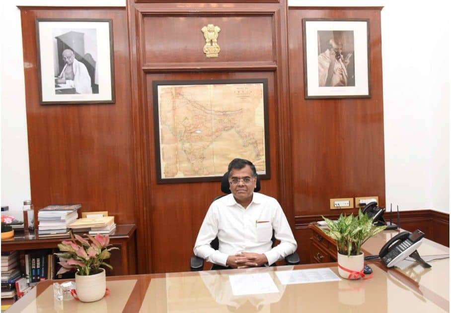 Top civil servant coordinating central government ministries Top civil servant coordinating central government ministries